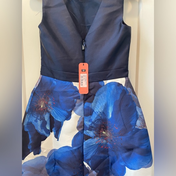 NWT Chi Chi London Floral Print Contrast Dip Hem Midi Dress in Blue - Picture 6 of 7